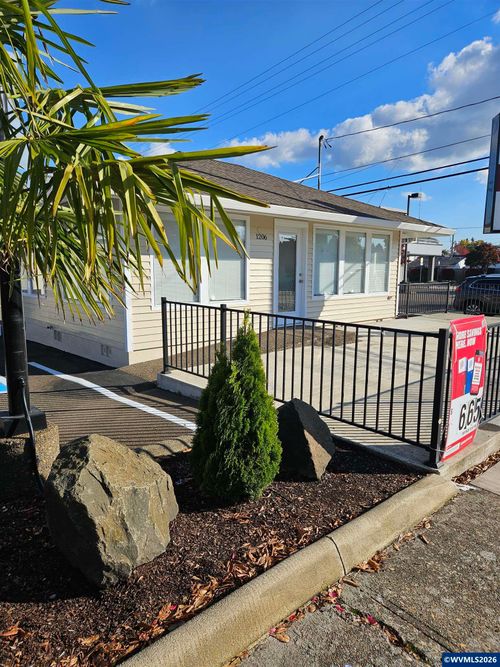 1206 Ne Adams St, McMinnville, OR, 97128-5538 | Card Image