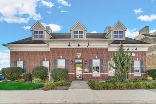 40W147 Campton Crossings Dr, Campton Hills, IL, 60175-6570 | Card Image