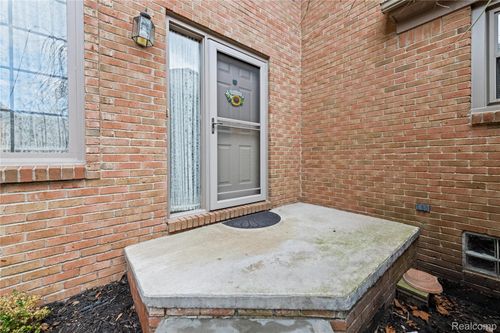 5-4660 Royal Cove Dr, Shelby Township, MI, 48316-1500 | Card Image