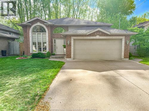 1353 Armanda St, Windsor, ON, N9C3W8 | Card Image