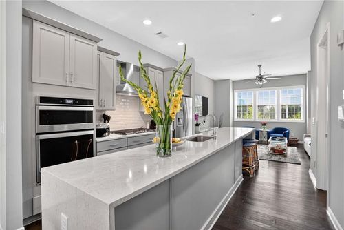 unit-05-6607 Sterling Dr, Sandy Springs, GA, 30328-4240 | Card Image