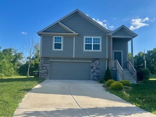 21810 Southcreek Rd, Peculiar, MO, 64078-7829 | Card Image
