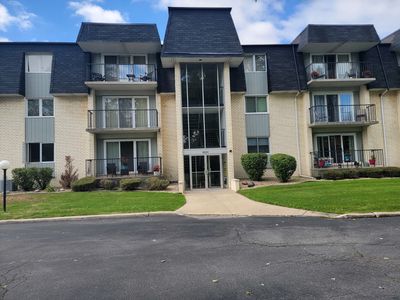 2A - 18501 Wentworth Avenue, Condo with 2 bedrooms, 2 bathrooms and 1 parking in Lansing IL | Image 2