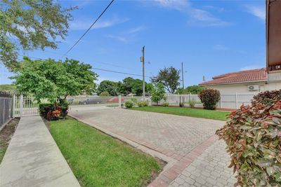 22851 Sw 123rd Ave, House other with 3 bedrooms, 2 bathrooms and null parking in Miami FL | Image 3