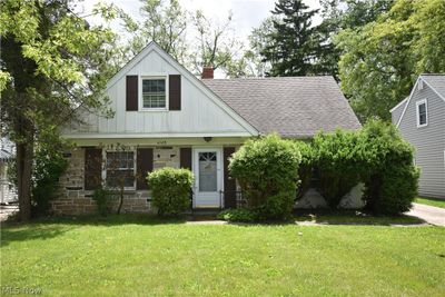 View of front facade with a front lawn | Image 1