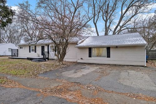 802 Richard St, Holly, MI, 48442-1285 | Card Image