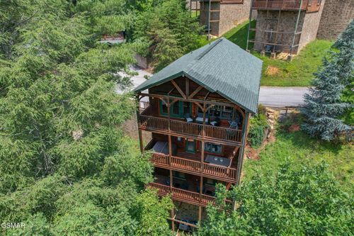 808 Great Smoky Way, Gatlinburg, TN, 37738 | Card Image