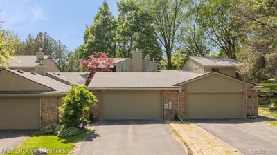 731 Arbor Court, Condo with 3 bedrooms, 2 bathrooms and null parking in Bloomfield Hills MI | Image 1