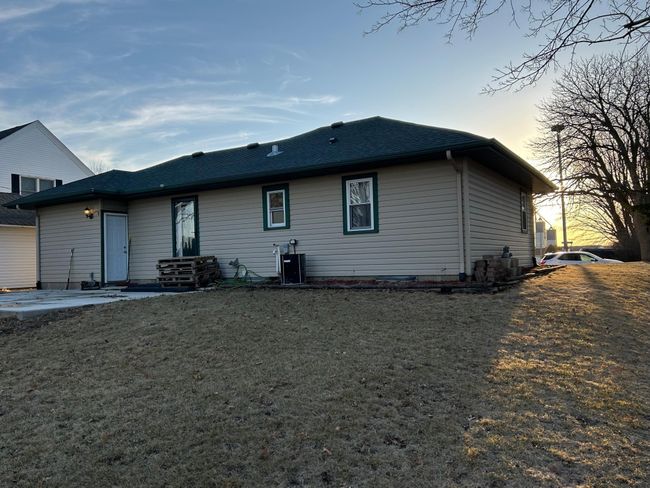 REAR | Image 9