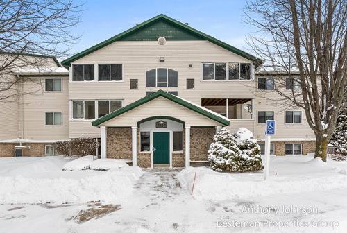 22-5827 Crosswinds Dr, Norton Shores, MI, 49444-7724 | Card Image