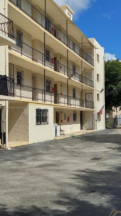 apt-304-1478 Nw 1st St, Miami, FL, 33125-5567 | Card Image