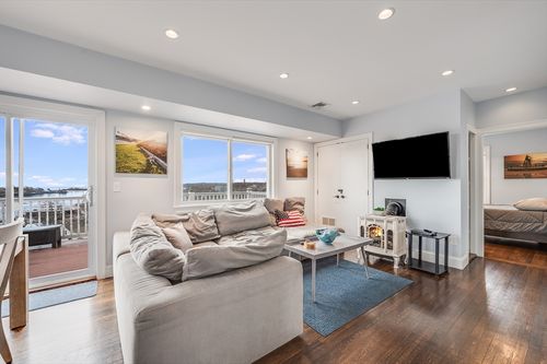 apt-3-17 Silva Ct, Gloucester, MA, 01930-3084 | Card Image