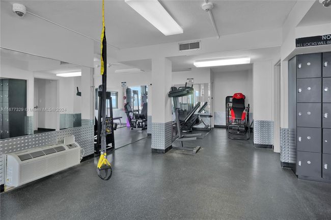APT-3E - 5555 Collins Ave, Condo with 1 bedrooms, 2 bathrooms and null parking in Miami Beach FL | Image 32