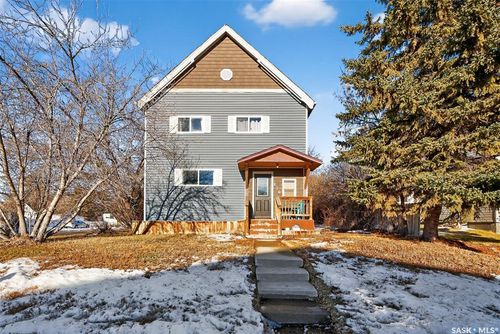 174 Ominica St W, Moose Jaw, SK, S6H1X2 | Card Image