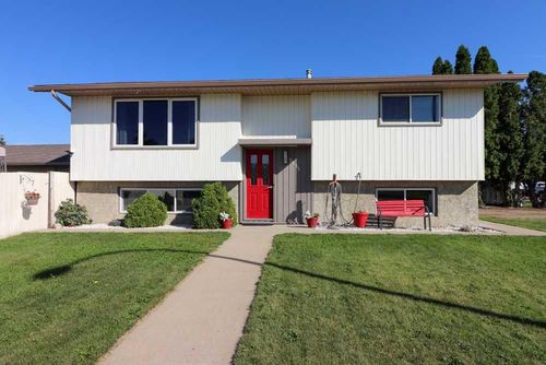 2195 Southview Drive Se, Medicine Hat, AB, T1B1R4 | Card Image