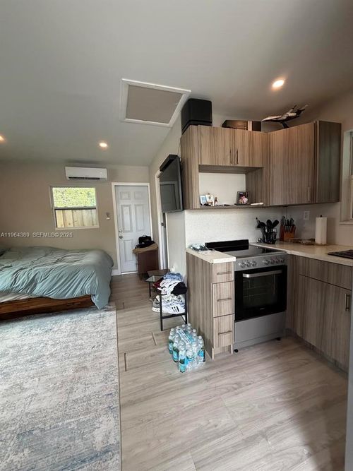 0-1246 Ne 110th Ter, Miami, FL, 33161-7625 | Card Image