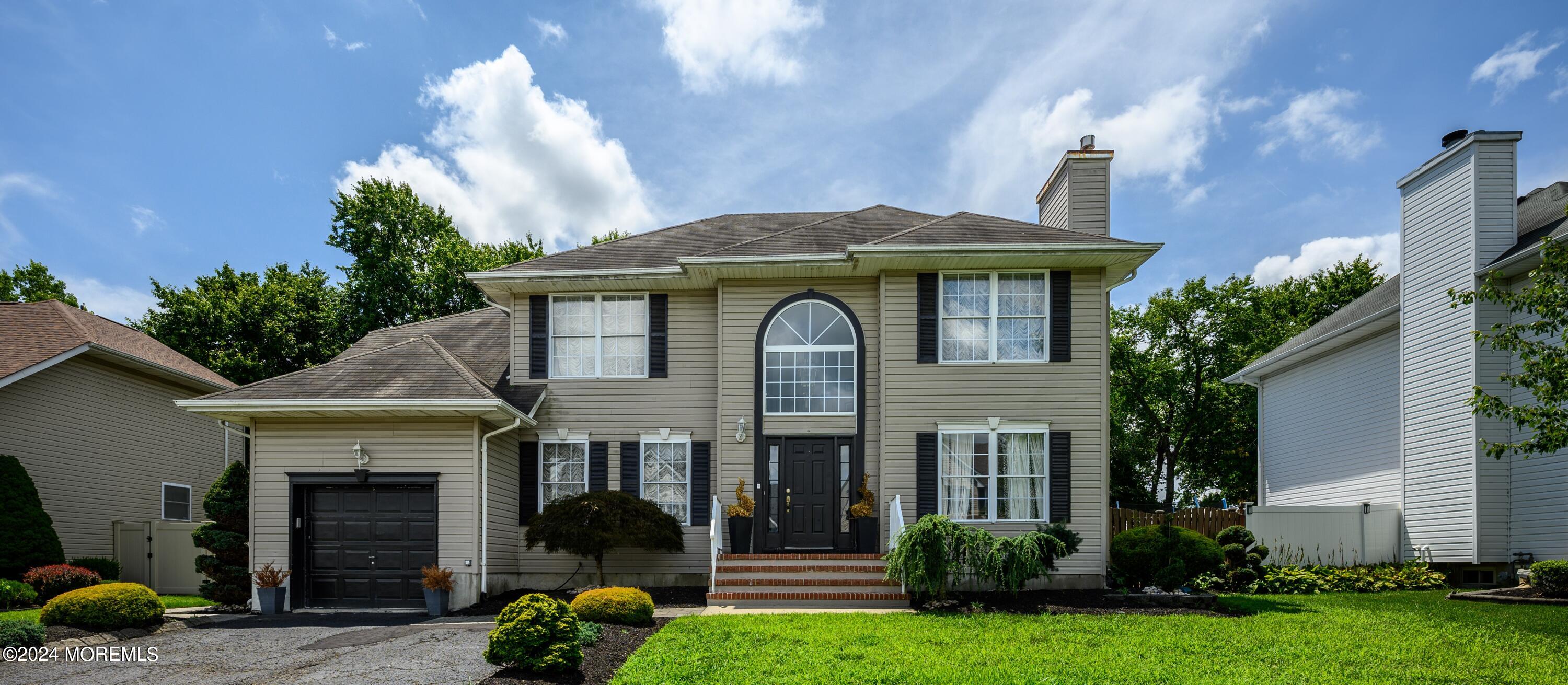 Heritage Dr, Englishtown, NJ 07726