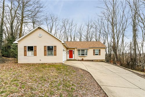 4 Victoria Dr, Greensburg, PA, 15601-4585 | Card Image