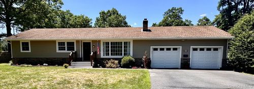 19 Closs Dr, Rhinebeck, NY, 12572-1803 | Card Image