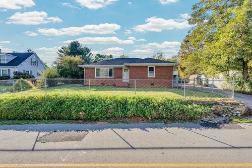 107 Oak St, Sparta, TN, 38583-2307 | Card Image