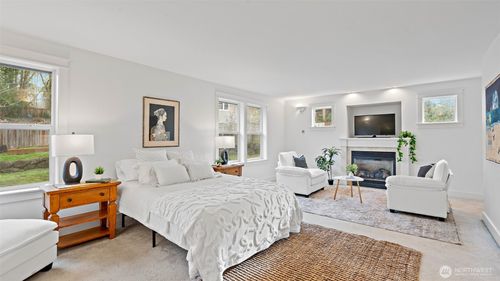 2372 Douglas Dr Ne, Bainbridge Island, WA, 98110-4814 | Card Image