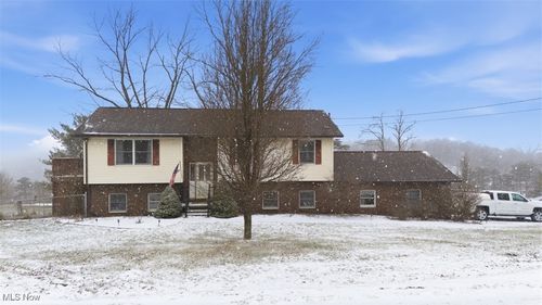 130 Melody Ln, Marietta, OH, 45750-7401 | Card Image