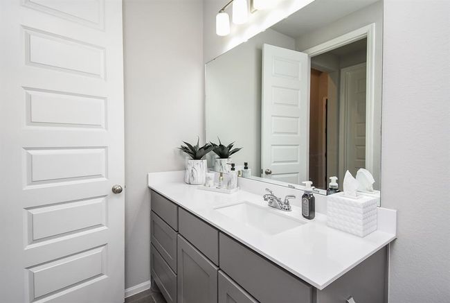 Guest bath off guest bedroom | Image 5