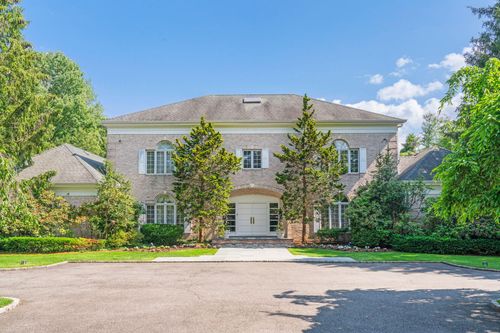 8 High Meadow Ct, Glen Head, NY, 11545-2814 | Card Image