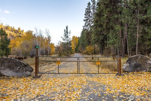 372 Mad Ranch Ln, Entiat, WA, 98822-7526 | Card Image