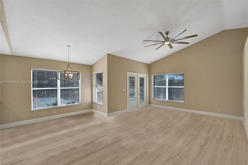 9012 Lake Park Cir S, Davie, FL, 33328-7007 | Card Image