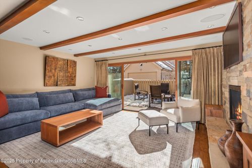 2s-825 E Hopkins Ave, Aspen, CO, 81611-2027 | Card Image