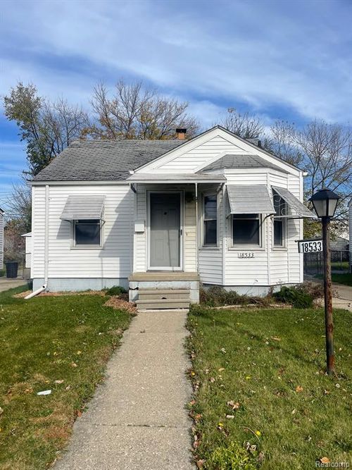 18533 Elkhart Street, Harper Woods, MI, 48225 | Card Image