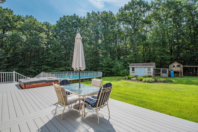 Backyard w/Pool &amp; Hottub | Image 6