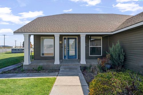 11021 View Ln, Pasco, WA, 99301-8200 | Card Image