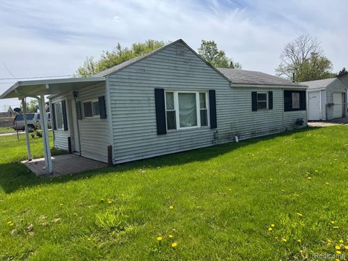 8325 Walter St, Mount Morris, MI, 48458-1647 | Card Image