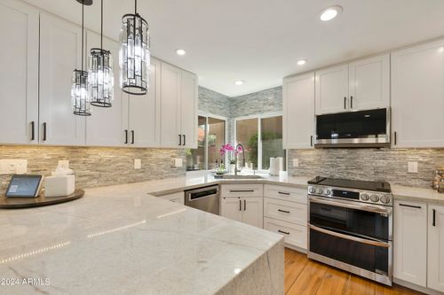 10065 E Mission Ln, Scottsdale, AZ, 85258-5661 | Card Image