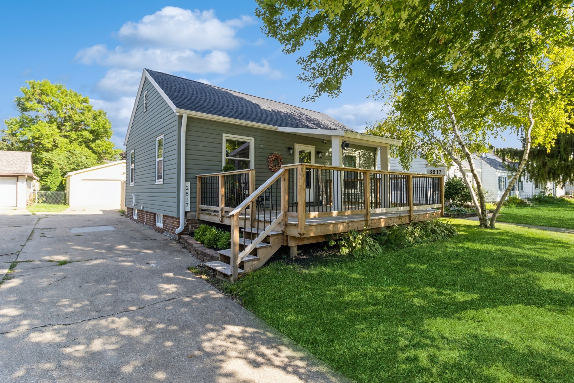 46th St, Des Moines, IA 50310