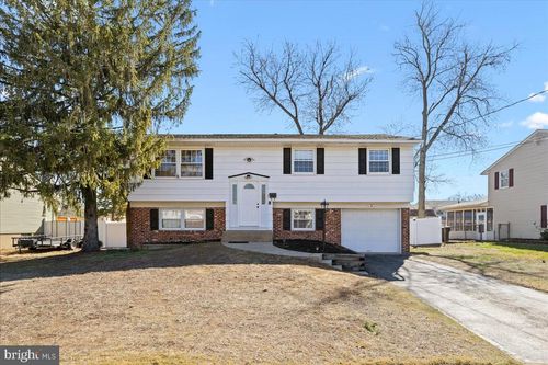 27 Evergreen Ln, BURLINGTON TOWNSHIP, NJ, 08016-3125 | Card Image