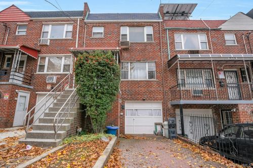 3005 Bronxwood Ave, Bronx, NY, 10469-3603 | Card Image