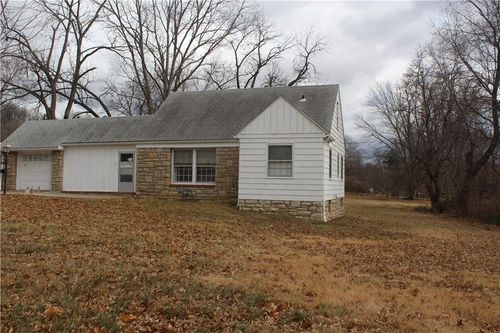 10831 Holmes Rd, Kansas City, MO, 64131-3584 | Card Image