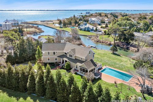 5 Woodcock Ln, Remsenburg, NY, 11960-2064 | Card Image