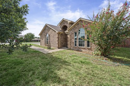 301 Wintergreen Ct, Weatherford, TX, 76085-3637 | Card Image