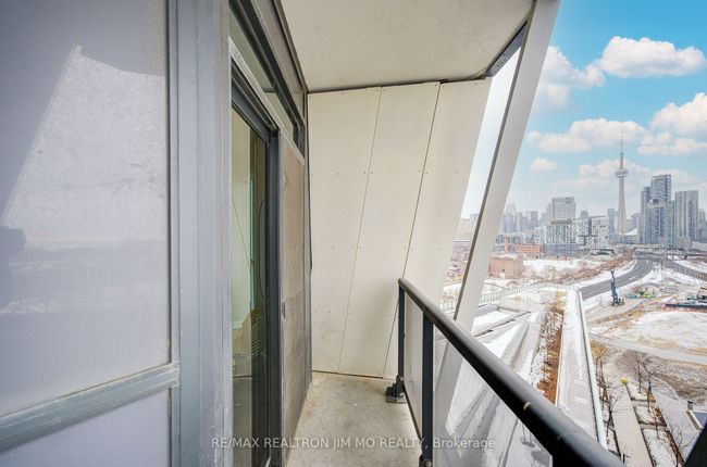 811 - 50 Ordnance St, Condo with 3 bedrooms, 2 bathrooms and 1 parking in Toronto ON | Image 39