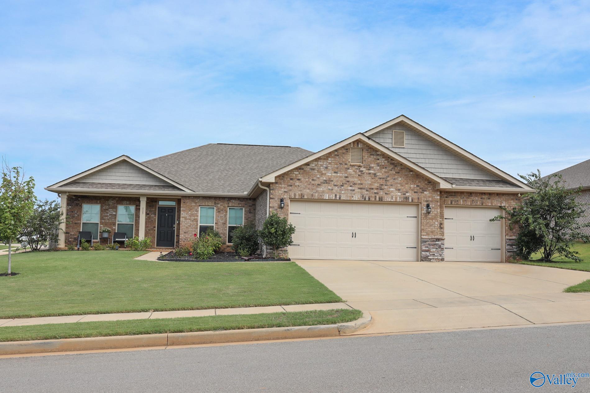 Oak Fletcher Dr, Harvest, AL 35749