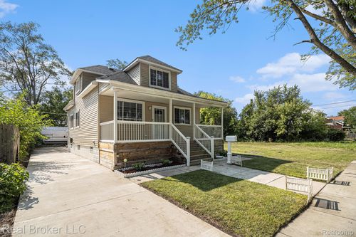 20031 Hawthorne St, Highland Park, MI, 48203-1265 | Card Image