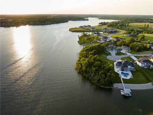 12 Omaha Cir, Lake Winnebago, MO, 64034-9406 | Card Image