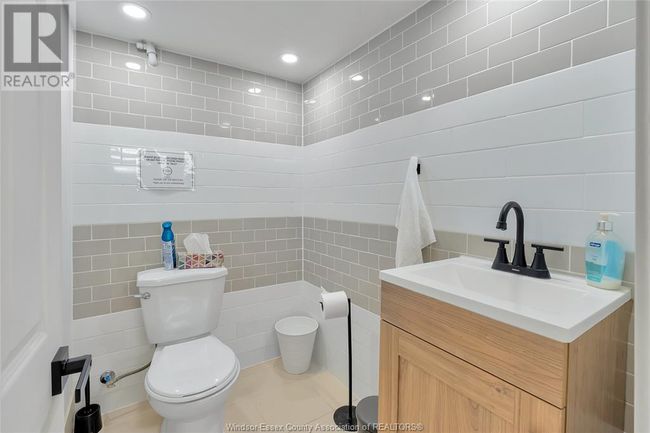 4667 Wyandotte St E, Home with 0 bedrooms, 0 bathrooms and null parking in Windsor ON | Image 28