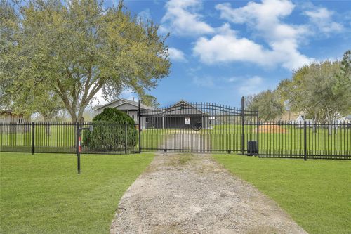 5902 Cr-675c, Rosharon, TX, 77583 | Card Image