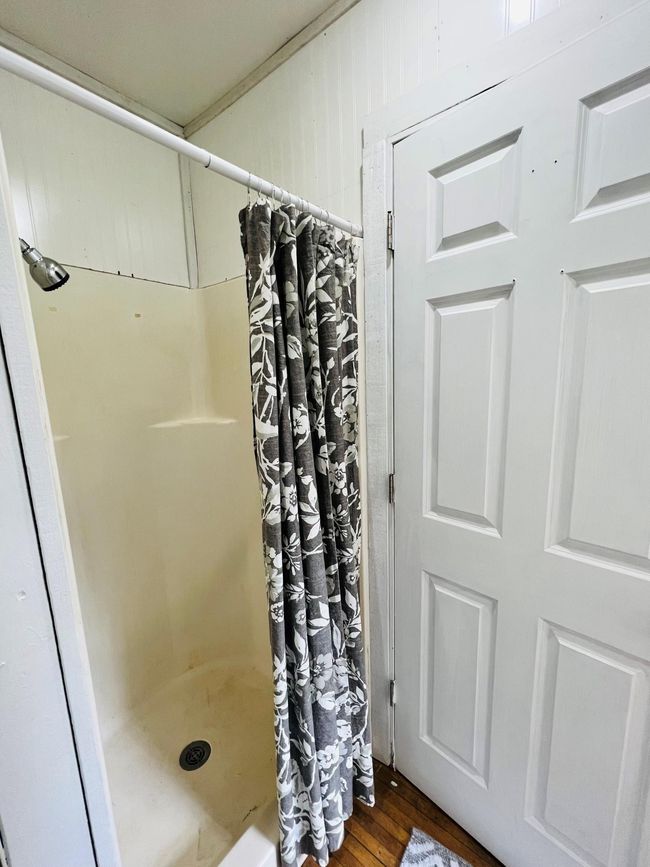 Shower | Image 23