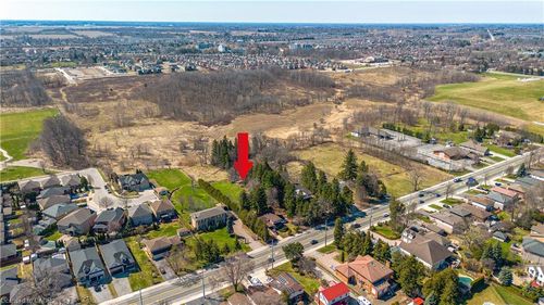 227 Stone Church Rd W, Hamilton, ON, L9B1A2 | Card Image